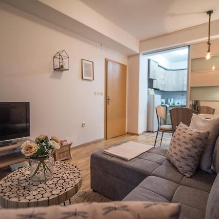M Place سكوبجي المظهر الخارجي الصورة